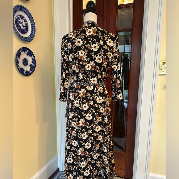 3/4 Sleeve V-Neck Floral Printed Wrap Dress (Reversible), Size M/L - Picture 3 of 12